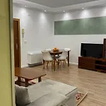 Comfort 2br With Lush Living Apartmán Tirana