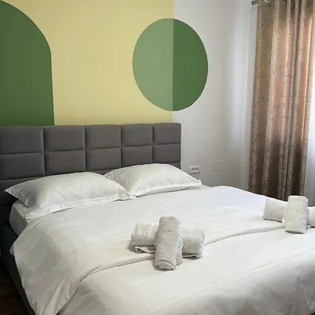 Comfort 2br With Lush Living 아파트 *