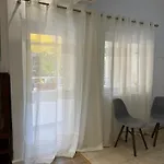 Appartement Comfort 2br With Lush Living Tirana