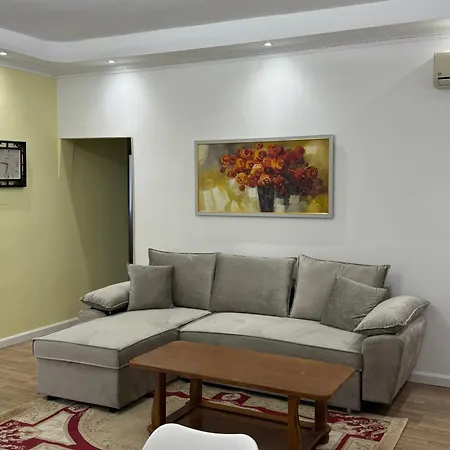 Comfort 2br With Lush Living Lejlighed Tirana