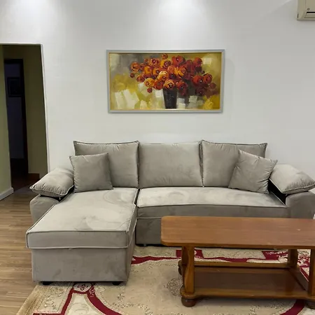 Comfort 2br With Lush Living