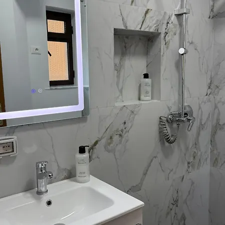 Comfort 2br With Lush Living * Tiran