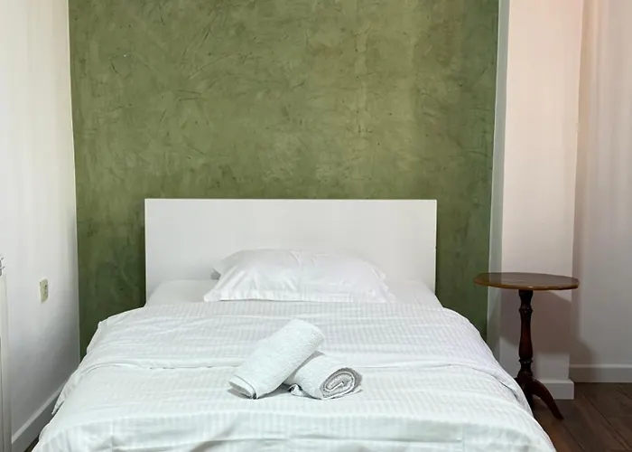 Comfort 2br With Lush Living Lejlighed *