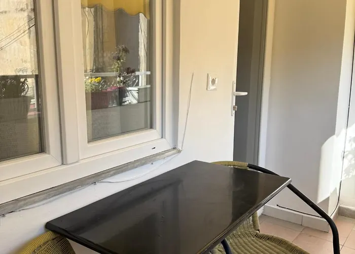 Comfort 2br With Lush Living Lägenhet *