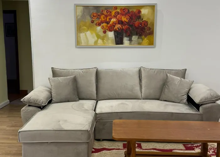 Comfort 2br With Lush Living