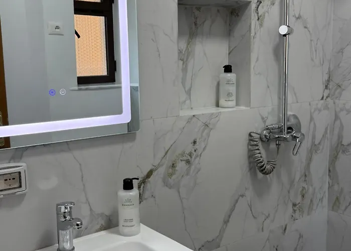 Comfort 2br With Lush Living * Tirana